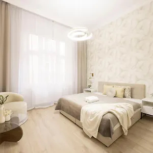 Luxurious & Elegance W18 Grand W' Balcony By Prestige Homes בודפשט